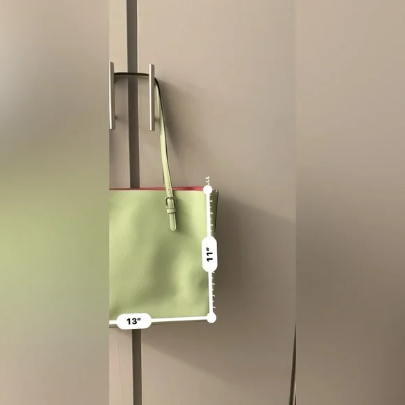 Medium size Coach purse